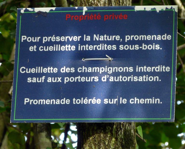 Panneau de ramassage sous condition d'autorisation - Photo Gilles Pichard © CNPF